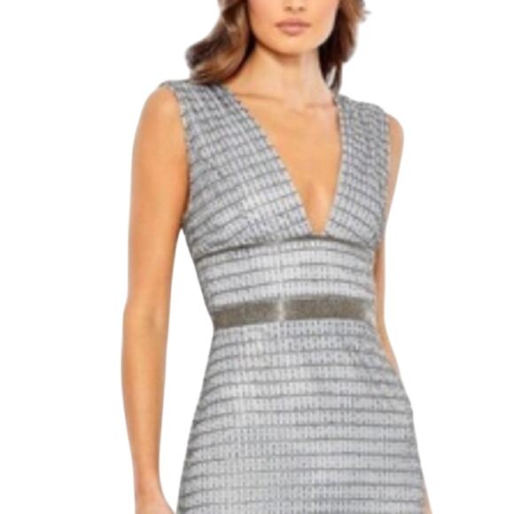 MAC DUGGAL 5625 Beaded Plunging Evening Gown, Size 10, New with Tag MSRP $598 - Picture 4 of 13